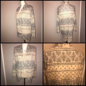 💕 Detailed Print Cardigan Sweater - EUC - Medium